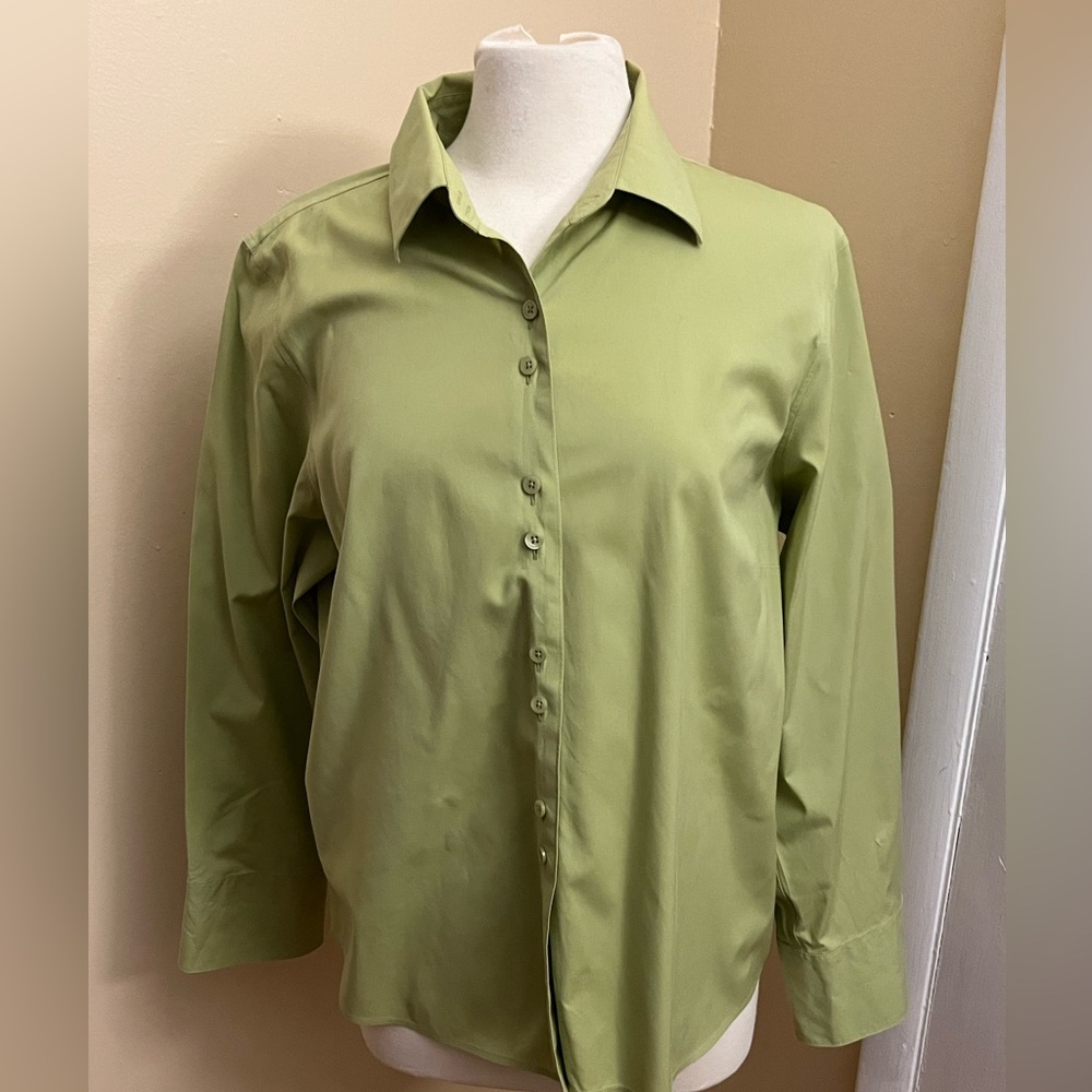 Talbots women’s casual shirt. Button down. Size 16